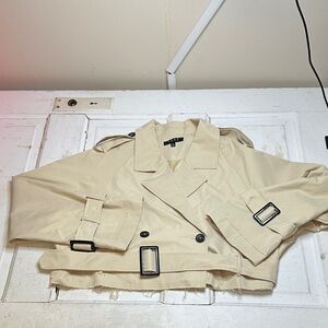 Elegant Cropped Trench Coat with Buckle Accents